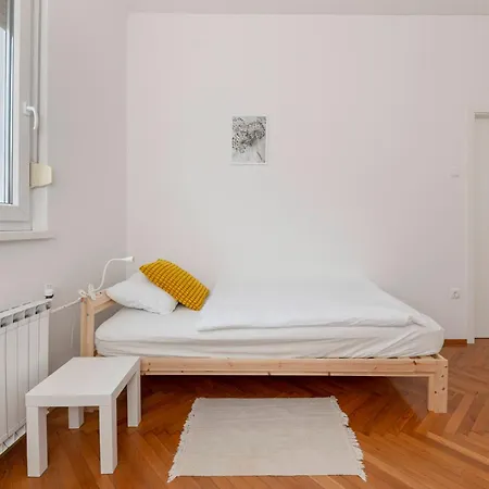 Appartement Hisa Hortenzija - And