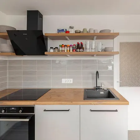 Hisa Hortenzija - And