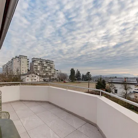 Apartman Hisa Hortenzija - And