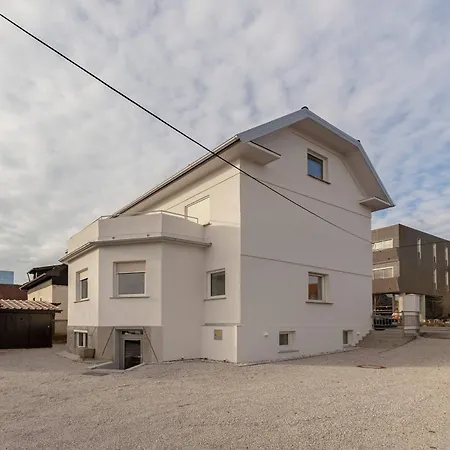 Hisa Hortenzija - And