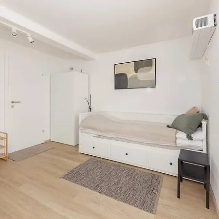 Hisa Hortenzija - And Ljubljana