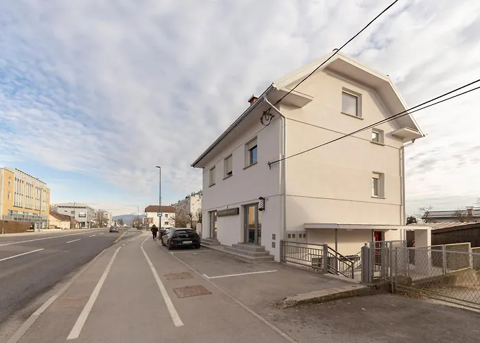 Hisa Hortenzija - And Ljubljana