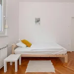 Apartment Hisa Hortenzija - And